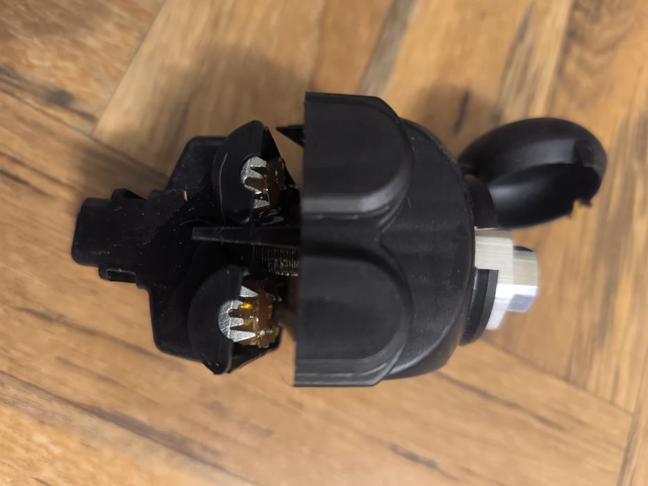 Продам  зажим СИП