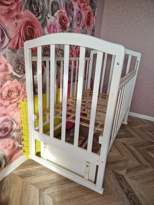 Детская кроватка с матрасом