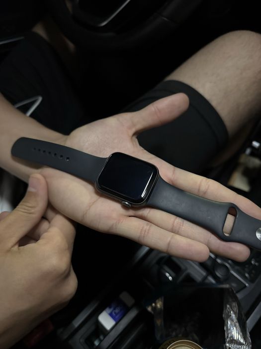 Часы Apple Watch SE