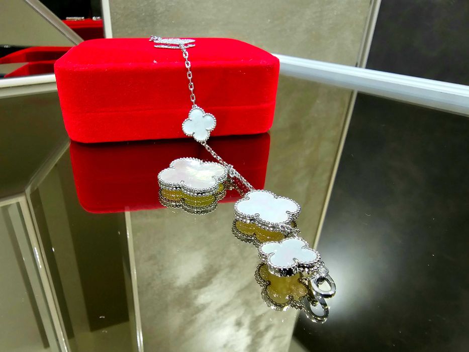 Van Cleef & Arpels VCA White Gold Mother Magic Alhambra Дамска Гривна