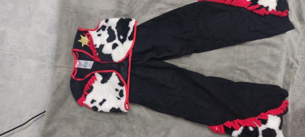 Продам новогодние костюмы.