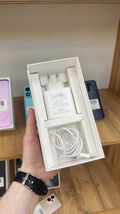 Почти новый Хонор 400 5G
