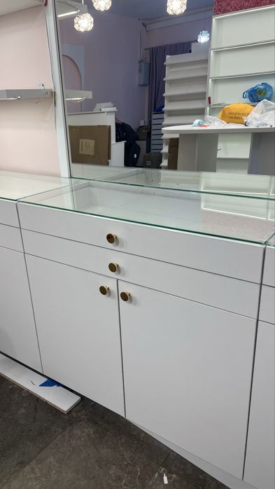 Продается комод в торговый зал