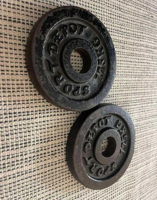 Лежанка с тежести, лост, дъмбели, гирички и батут