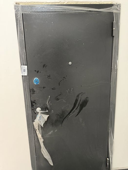 Дверь входной продам