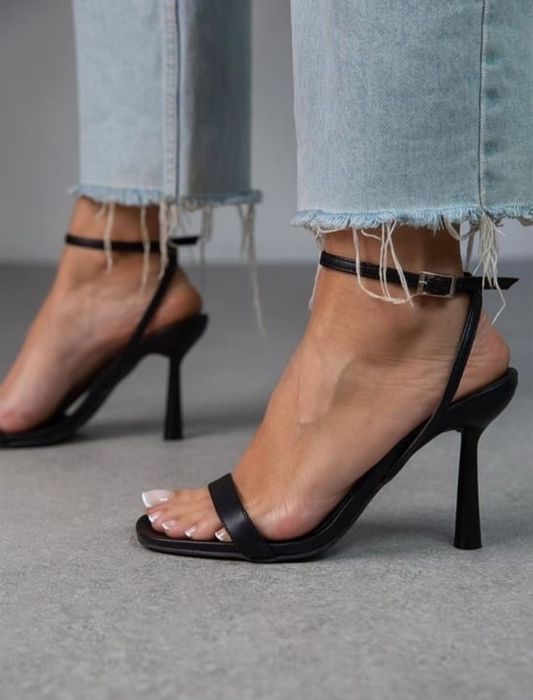 Босоножки новые.