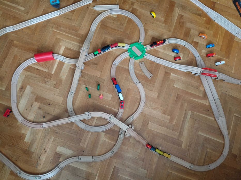 Влакове с релси дървени