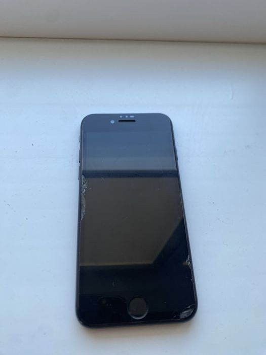 iPhone SE 2022, 128 GB 79 % АКБ