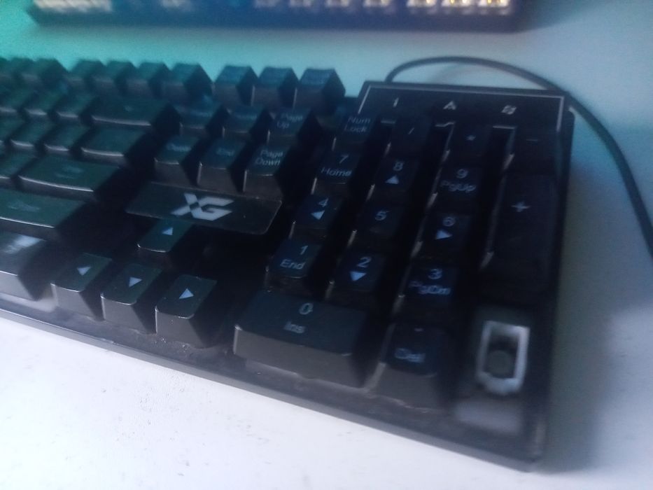 Продам клавиатуру