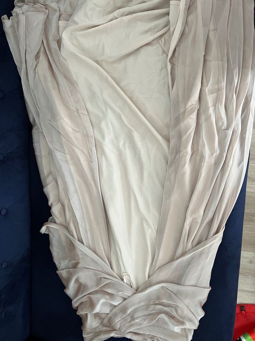 Вечернее бежевое платье очень красивое размер S