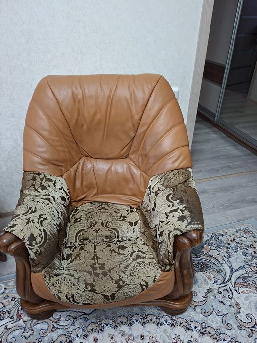 Продам диван и кресла