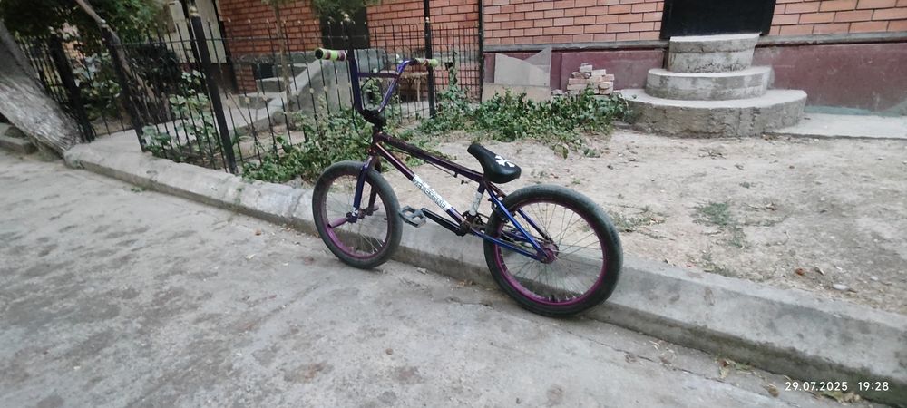 Стильный BMX Kenstone для трюков и катания