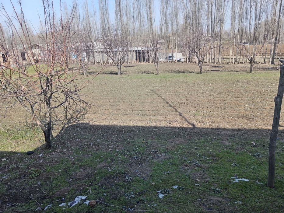 Uchastka sotiladi