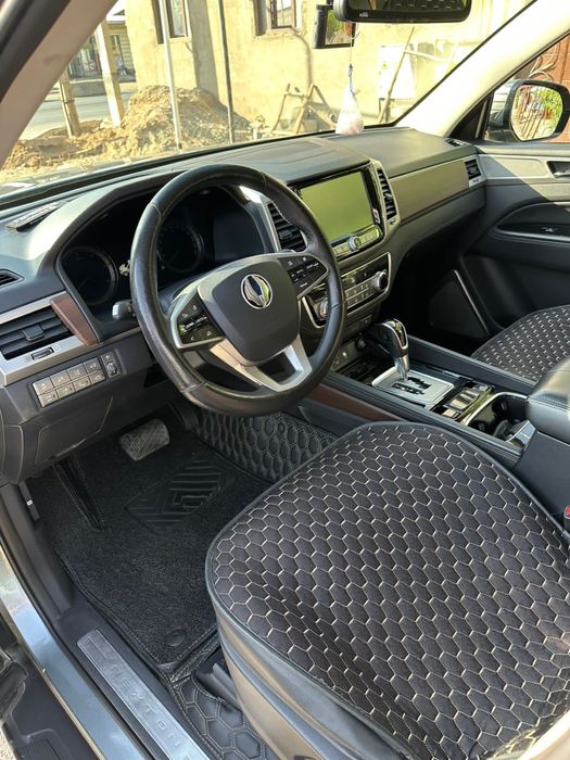 АвтомобильREXTON