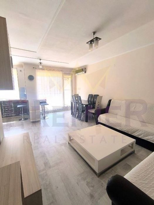 Продава се Тристаен апартамент в Варна, ХЕИ - 110 кв.м за 1321 €/кв.м - Снимка #2