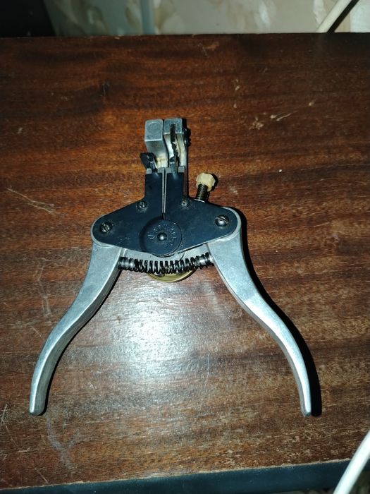 Продам клещи для снятия изоляции