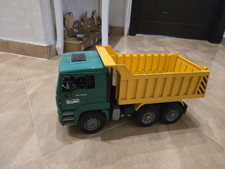 Самосвал Bruder MAN 1:16