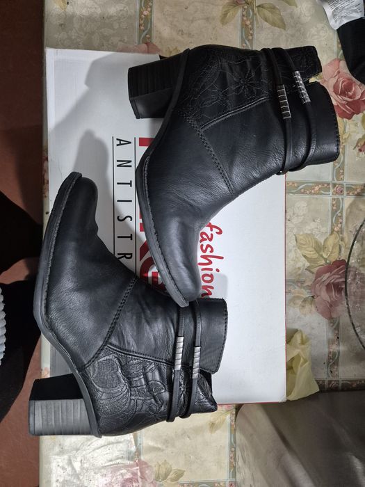 Vând botine negre -cizme-ghetute-Rieker noi mărime 36