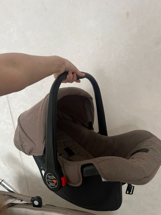 В продаже коляска 3 в 1