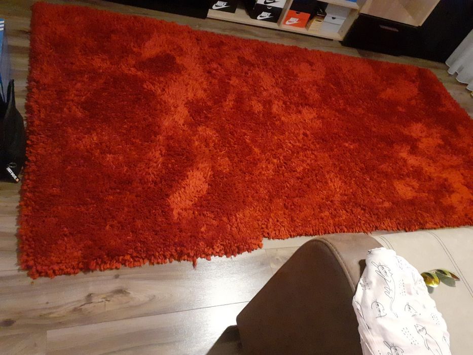 Vând urgent 2 bucati covoare