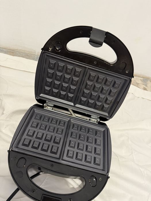 Вафельница 3 в 1, мультипекарь, в отличном состоянии