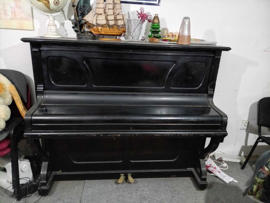 Pian vertical Julius Blüthner – Leipzig