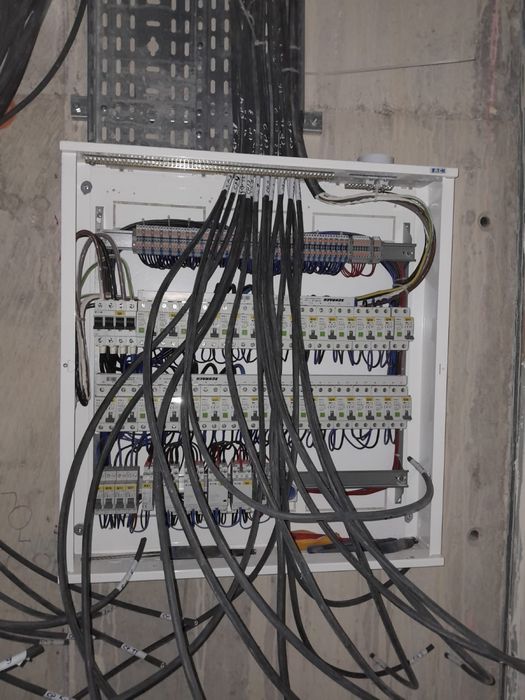 Професионални електроуслуги от лицензиран електротехник