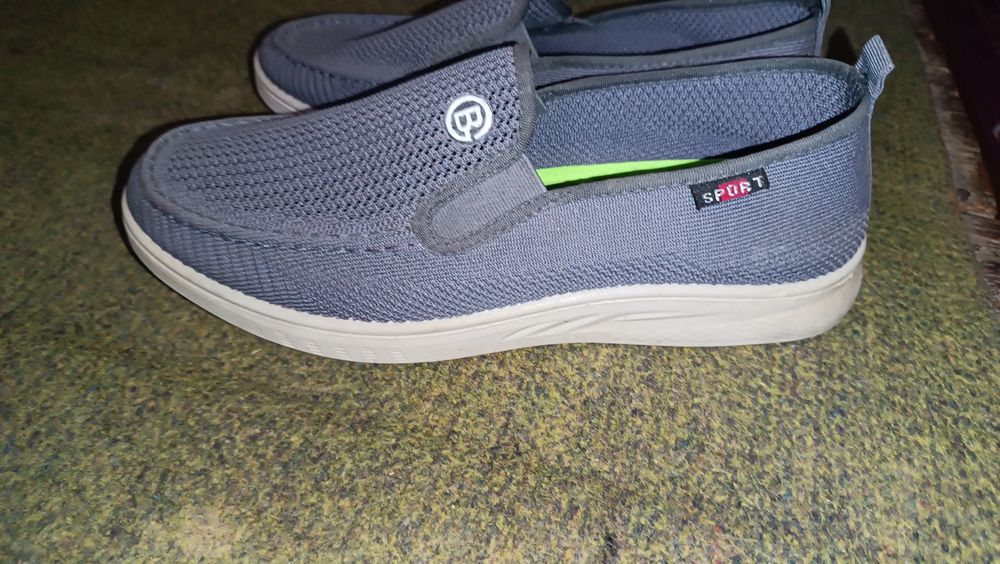 Sotiladi! Erkaklar krossovkasi/mokasin, holati yangi