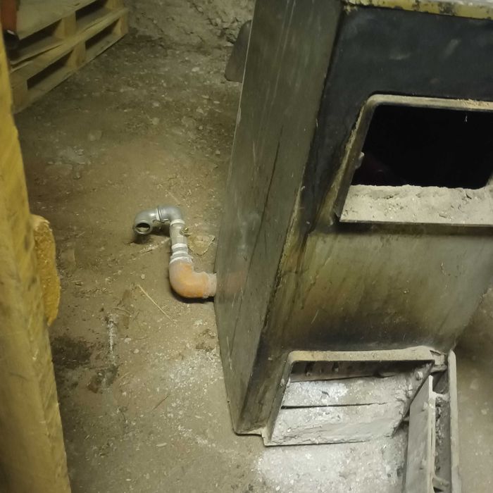 Продавам камина с водна риза на дърва 16кW руска.