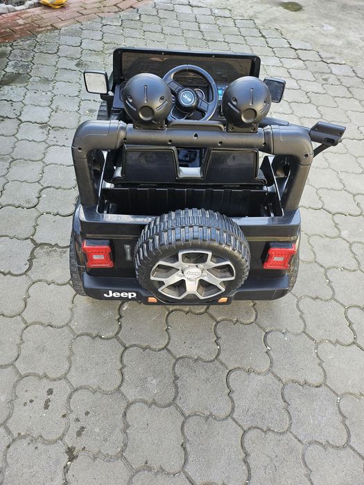 Mașina electrica jeep