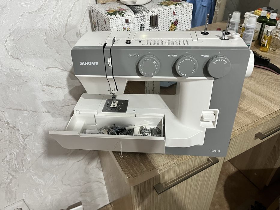 1522LG JANOME швейная машина