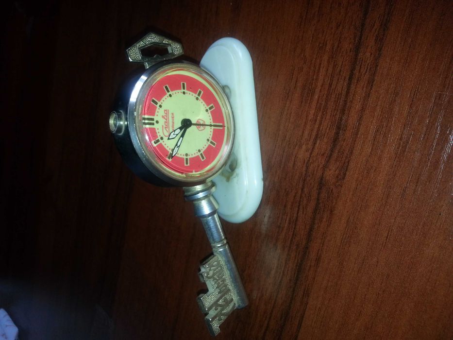 Часы   формы  ключ