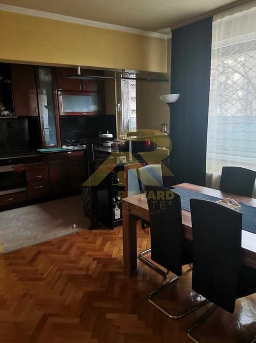 Продава се Тристаен апартамент в Перник, Център - 129 кв.м за 1078 €/кв.м - Снимка #3