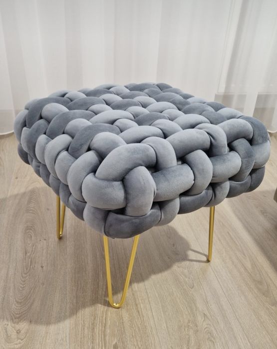 Taburet scaun tapitat foarte drăguț