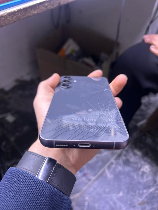 Продам Samsung s23fe