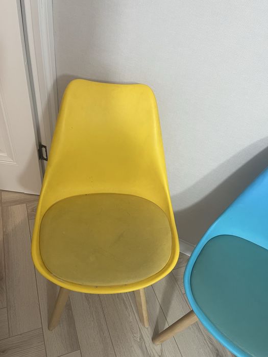 Продам 2 пластиковых стула