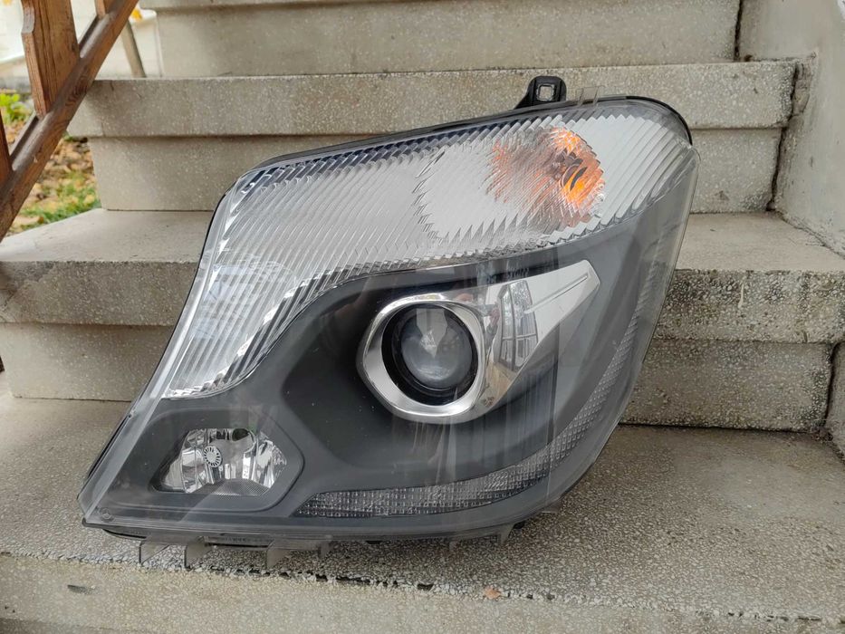 Фар Mercedes Sprinter W906 Bi-Xenon LED ляв / Фар Мерцедес Спринтер