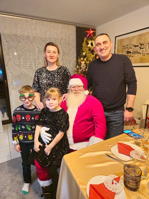 Mos Crăciun- de închiriat - poze reale.