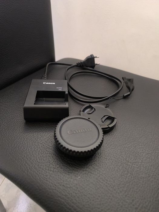 DSLR фотоапарат CANON EOS 2000D