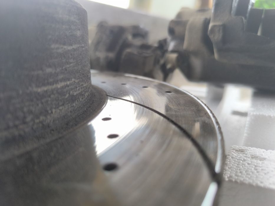 Комплект спирачни апарати с дискове и накладки.