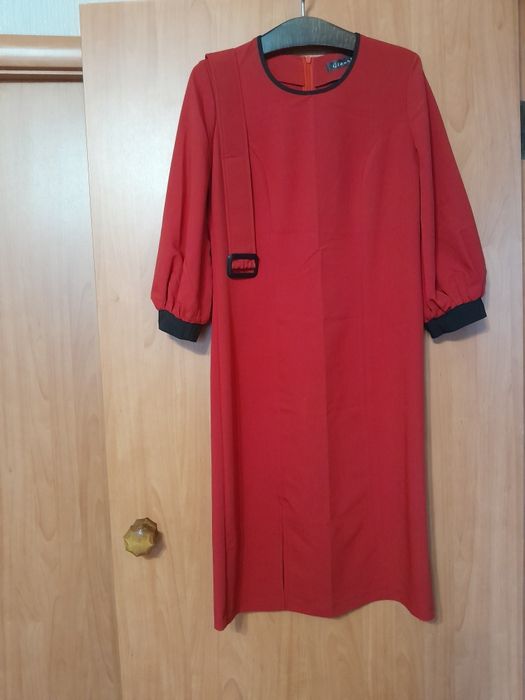 Продам женские платье недорого