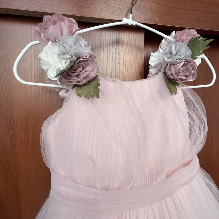 продам детское платья бальное платье и обычное