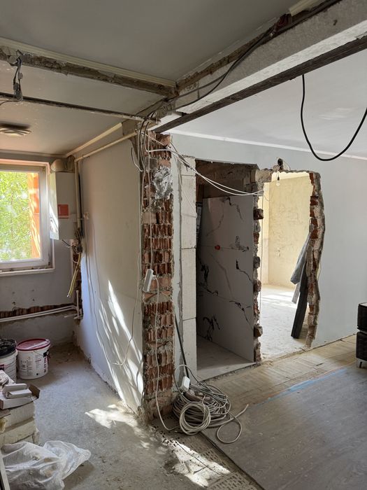 Vand apartament strada Batiz nr 19 .Bl, D7 etaj 1 ap 5 , cu vedere spre biserica Maranata