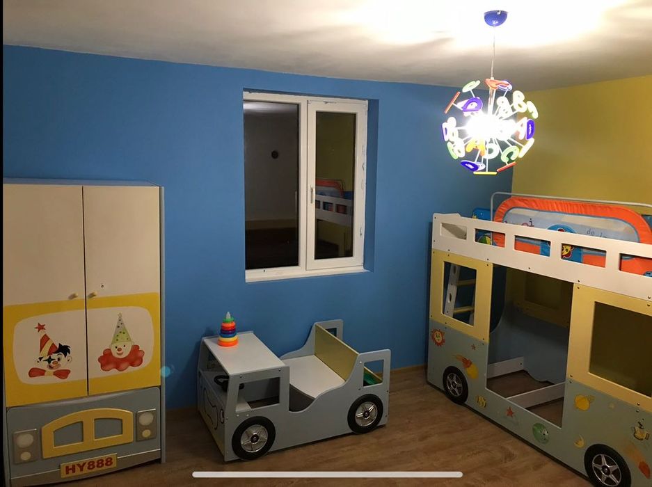 Детско двуетажно легло с гардероб и бюро