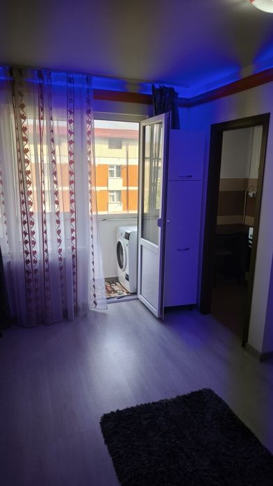 Închiriez garsonieră Matei, balcon, centrală, mobilat și utilat