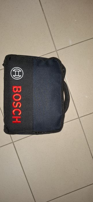 Geanta bormasina Bosch cu set biți si burghie
