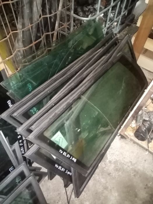 Стекла передние двери на Мерседес 124,202,210