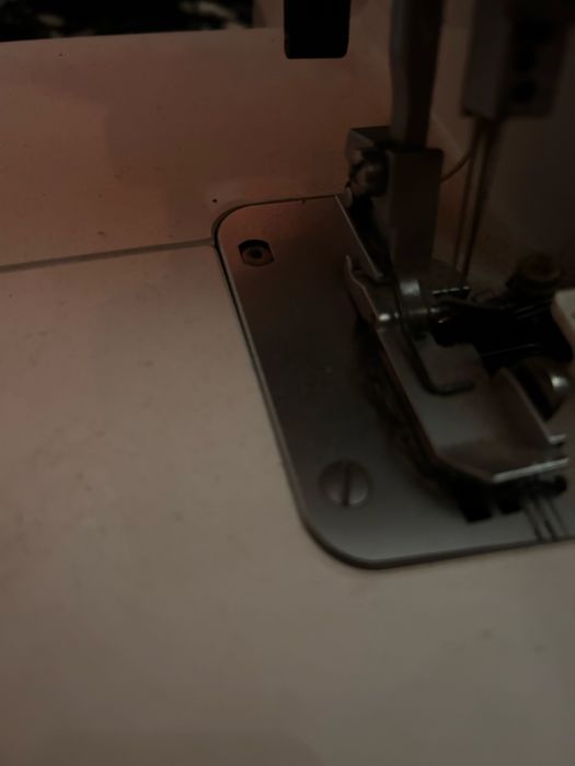Продам оверлок Janome, почти новый