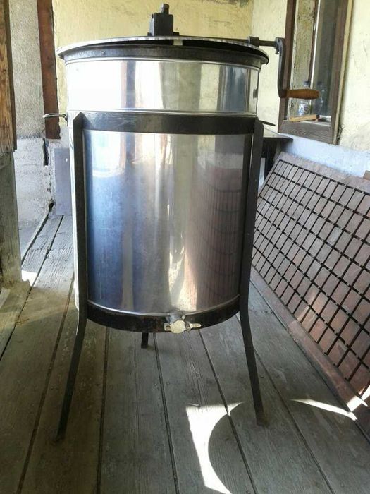 Центрофуга за вадене на мед ,неръждаема.