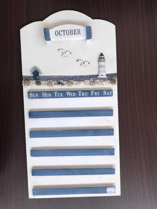 Дървено табло с месеците